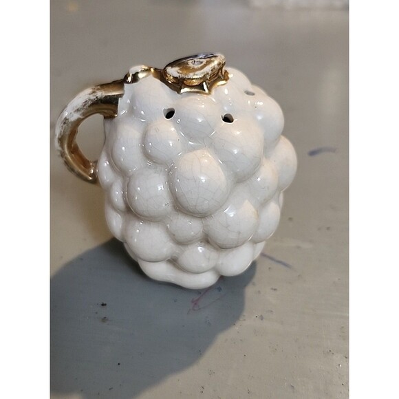 Vintage White Ceramic Grape Salt & Pepper Shakers – Gold Leaf Mid-Century - Picture 5 of 15